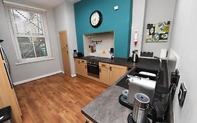 Harrogate Self Catering - Harrogate Convention View Suite - 5 En-Suite Bedrooms